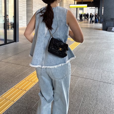 裾フリンジバックオープンデニムブラウス