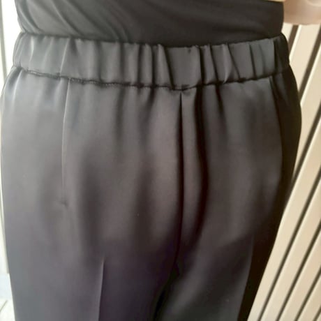 グロスセンタープレスワイドストレートパンツ(ブラック)