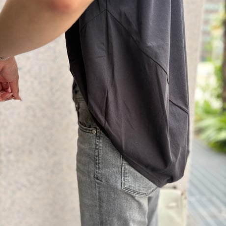 【接触冷感】アシメ立体ラウンドヘムカットソー(ブラック)