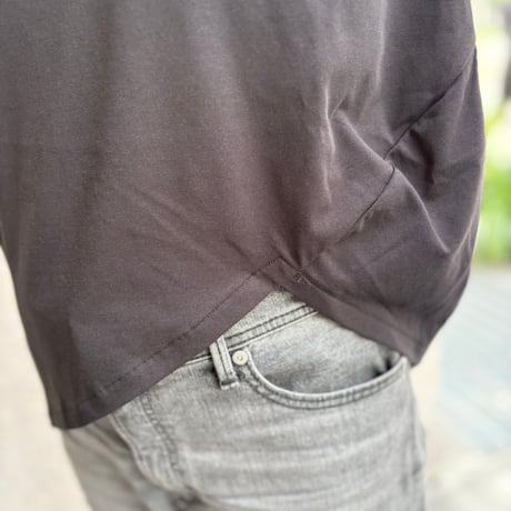【接触冷感】アシメ立体ラウンドヘムカットソー(ブラック)