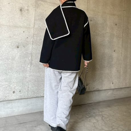 マフラー付き刺繍ノーカラーコーディガン(ブラック)