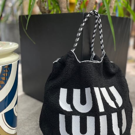 パロディwiu ボア刺繍バッグ