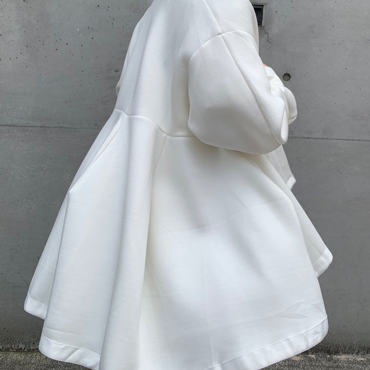 最終値下げ 人気完売カラー myine ボリュームヘムブルゾン ホワイト 最終値下げ人気完売カラーmyine ボリュームヘムブルゾンホワイト