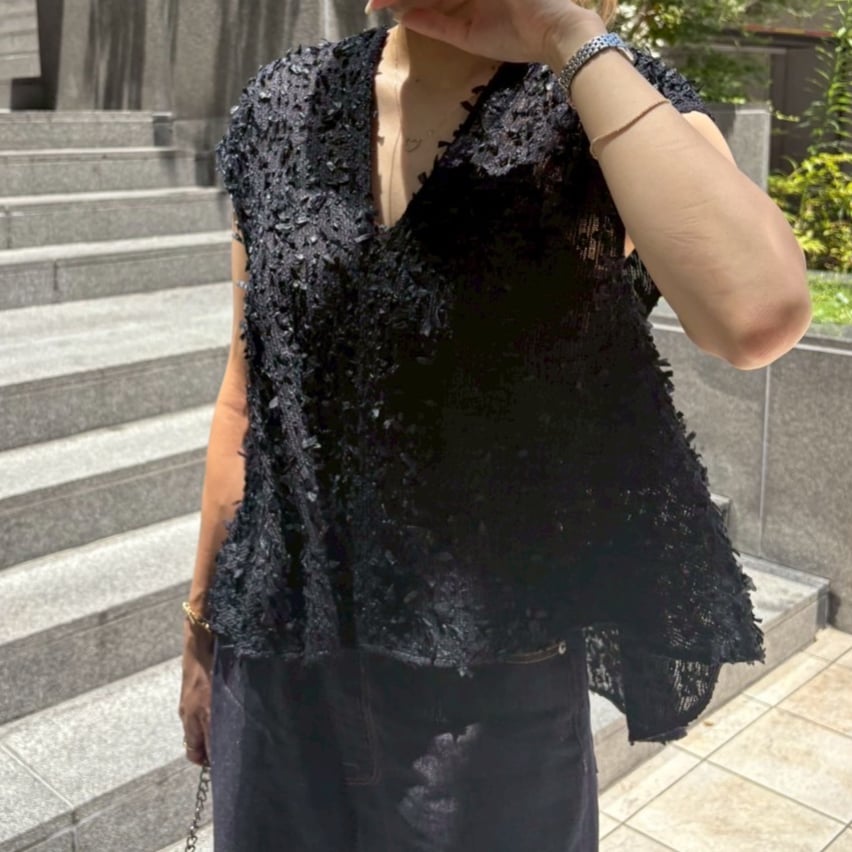 【関税込み】WOOYOUNGMI ブラック Vネック トップス 刺繍柄 前後差 トップス レディース Vネック 送料無料・(100