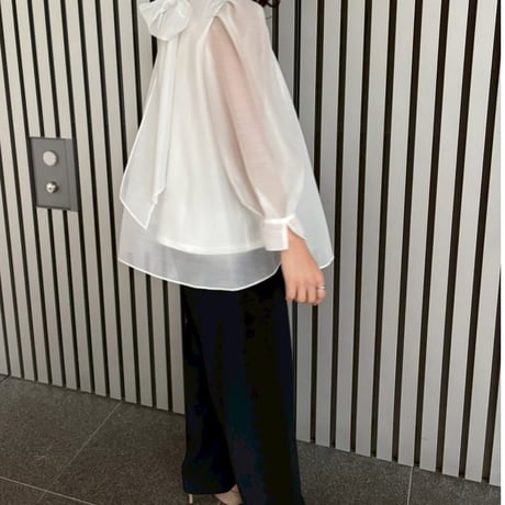 リボン取り外し可能シアーインナー付きブラウス(ホワイト)