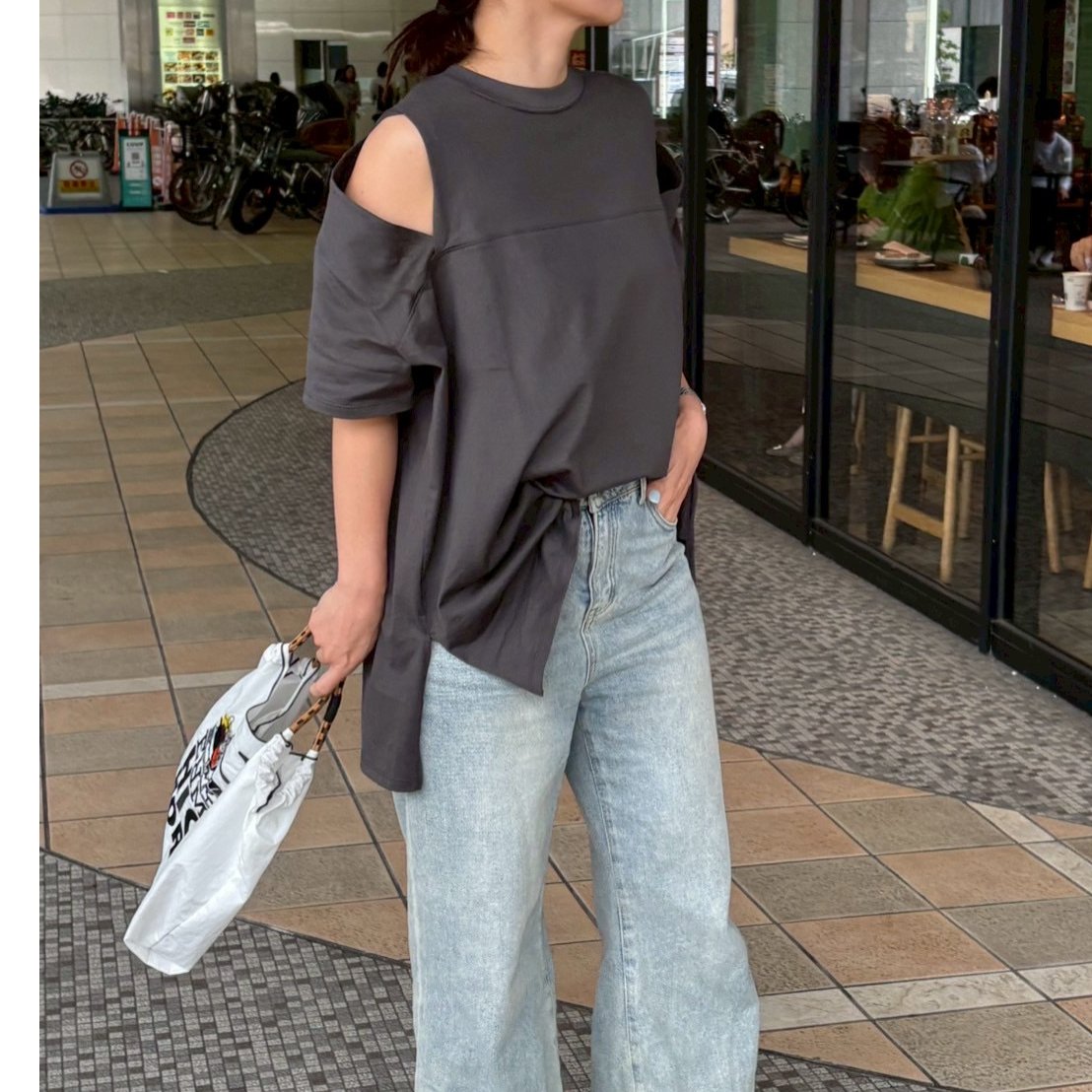 Grove オフショルダー グレー 長袖Tシャツ fit=scale-down,w=1200