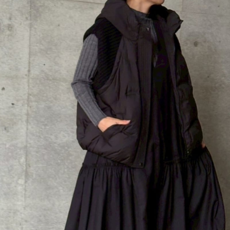 新品！soeur7★ヤマダヤ　ドッキングデザインダウンベスト ブラック 新品！soeur7☆ヤマダヤ ドッキングデザインダウンベスト ブラック