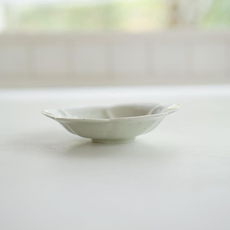 安藤雅信】ねじり花びら浅鉢 M（青白釉） | ギャルリ百草 online store