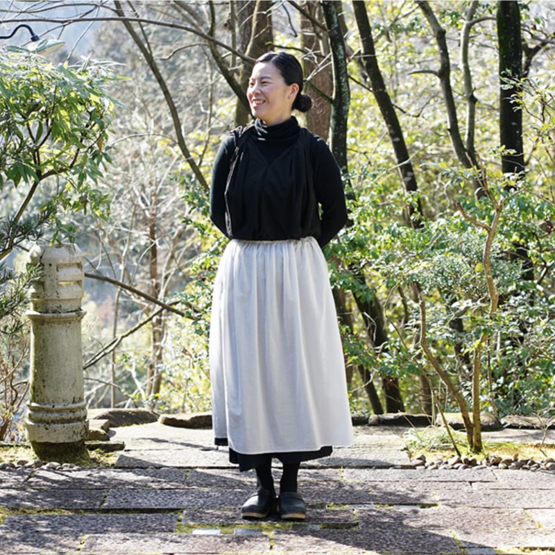 安藤明子】フレアゴムスカート 強撚綿 墨黒/オフホワイト サイズ 安藤明子】フレアゴムスカート 強撚綿 墨黒/オフホワイト サイズ