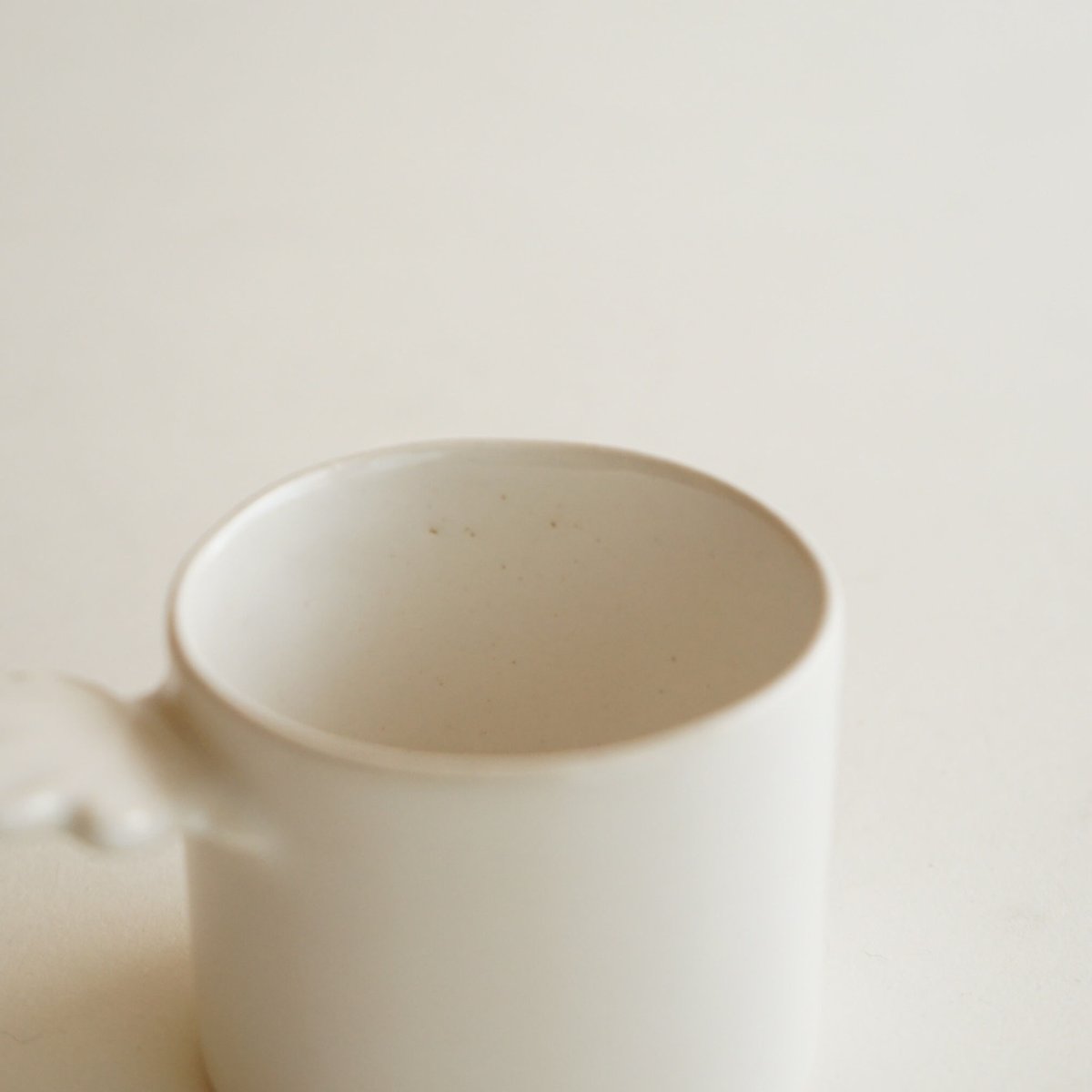 安藤雅信】オランダ手付筒杯（乳白艶釉） | ギャルリ百草 online store