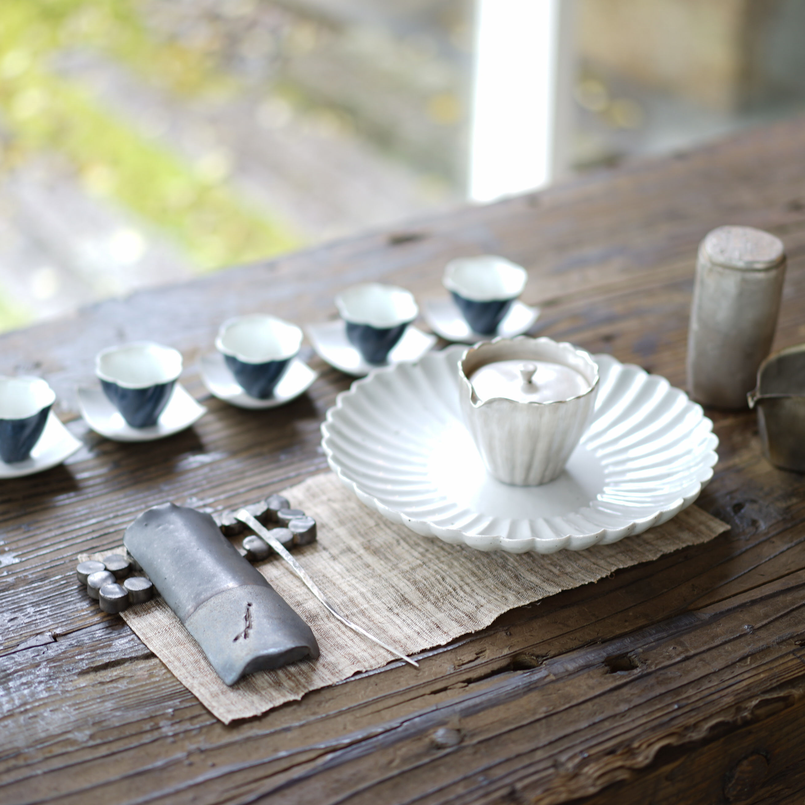 安藤雅信】紺青釉ねじり花びら茶杯 | ギャルリ百草 online store