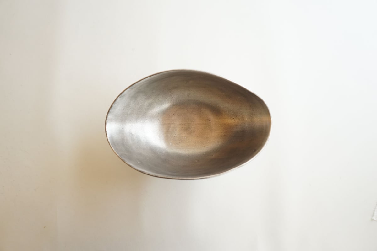 安藤雅信】黒銀彩ゆがみ鉢 MS（銀彩） | ギャルリ百草 online store