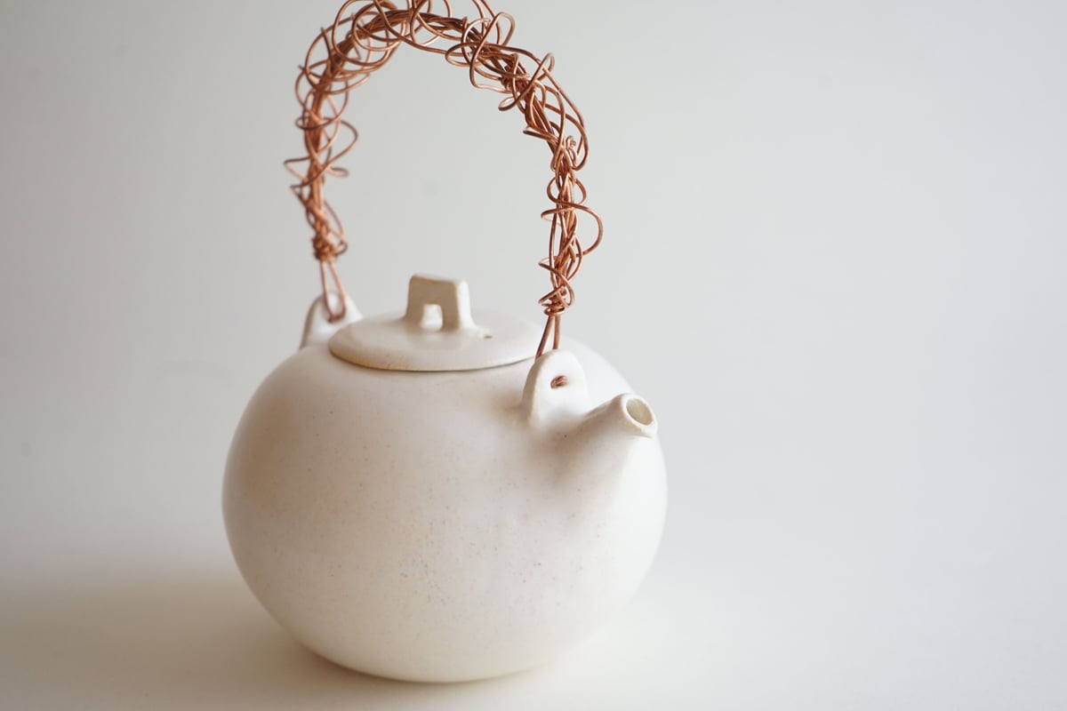 【安藤雅信】出品物② 安藤雅信】細長片口 M 黒（黒錆釉） | ギャルリ百草 online store