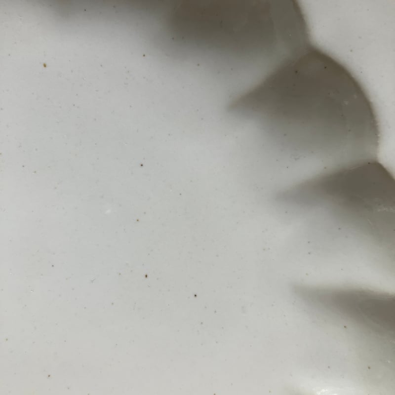 安藤雅信　イタリア輪花スープ皿 M　乳白艶釉 安藤雅信】イタリア輪花スープ皿 M（乳白艶釉） | ギャルリ百草