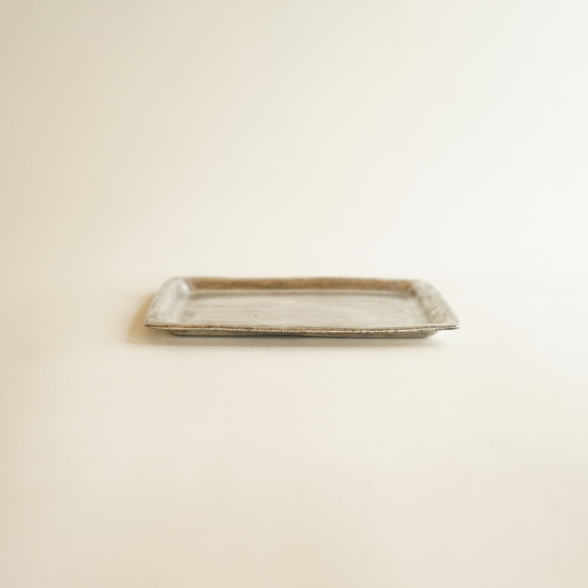 安藤雅信】銀彩ピューター渕丸長角プレート S（銀彩） | ギャルリ百草