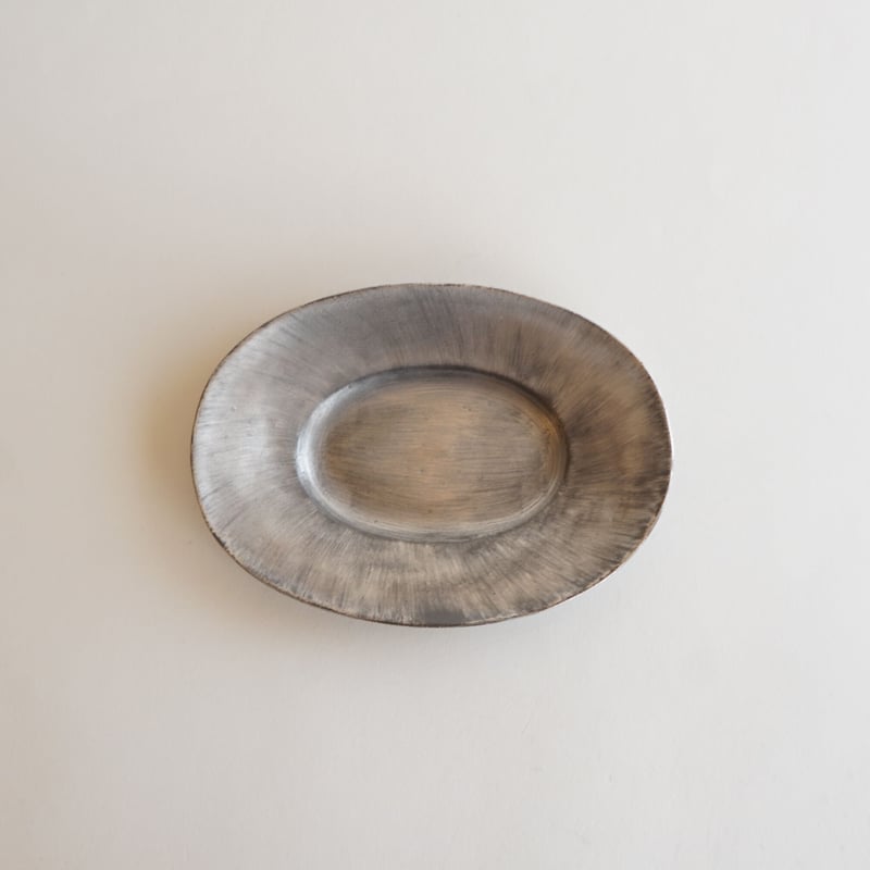 安藤雅信】黒銀彩丸渕平皿八寸 安藤雅信】銀彩ピューター丸