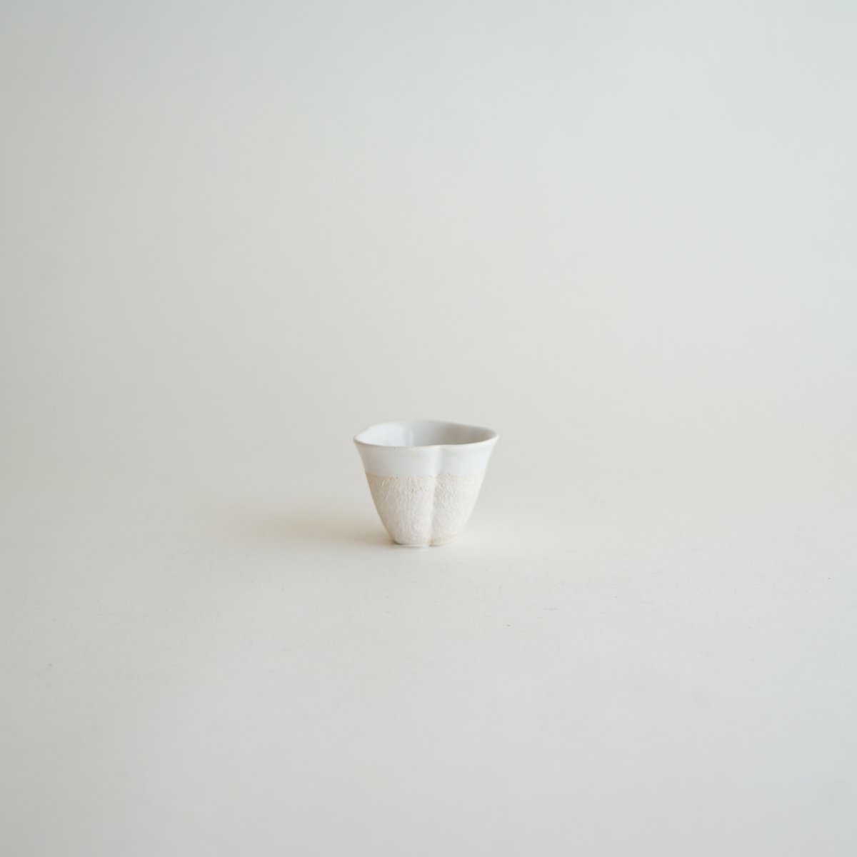 安藤雅信】泥釉三弁茶杯 | ギャルリ百草 online store