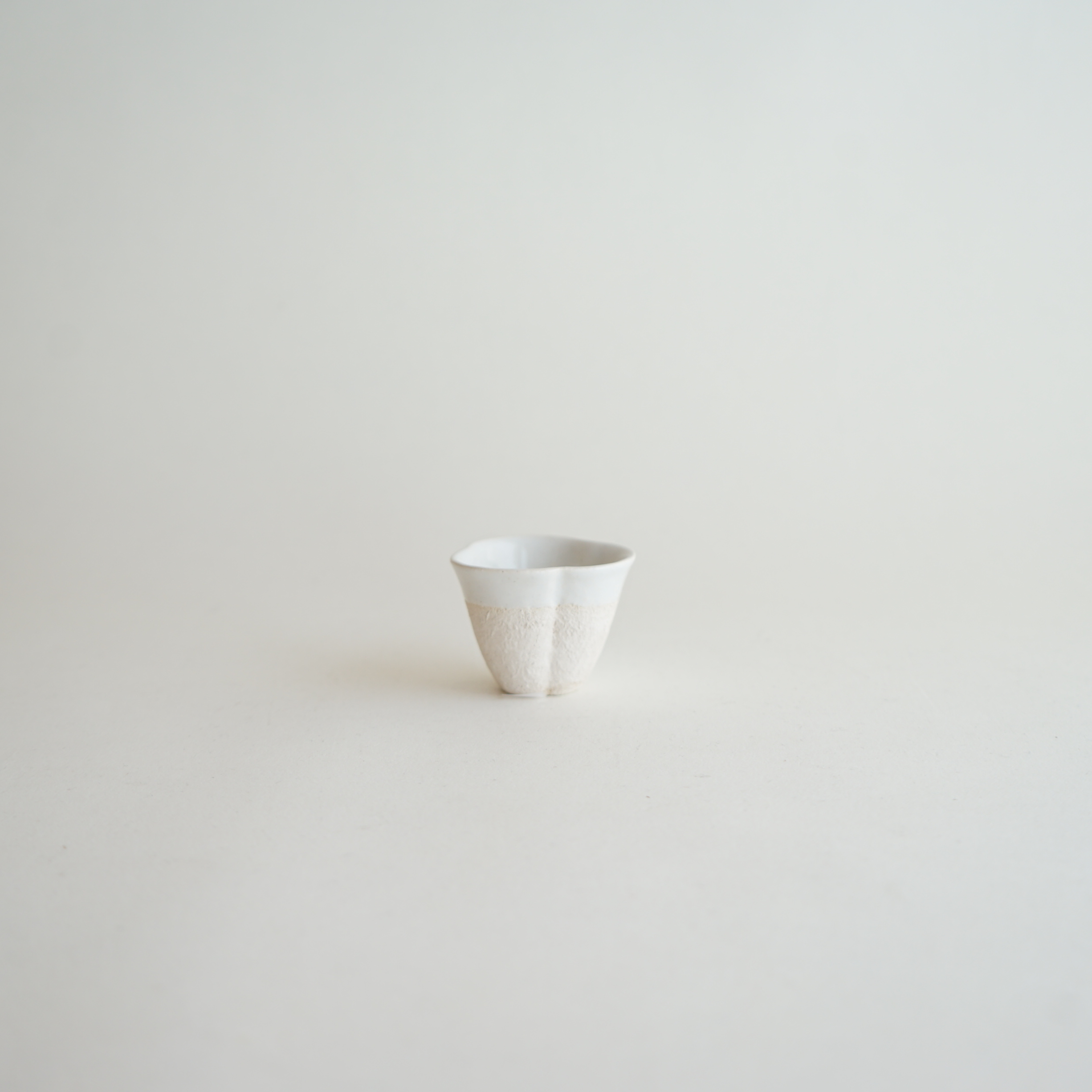 安藤雅信】泥釉三弁茶杯 | ギャルリ百草 online store
