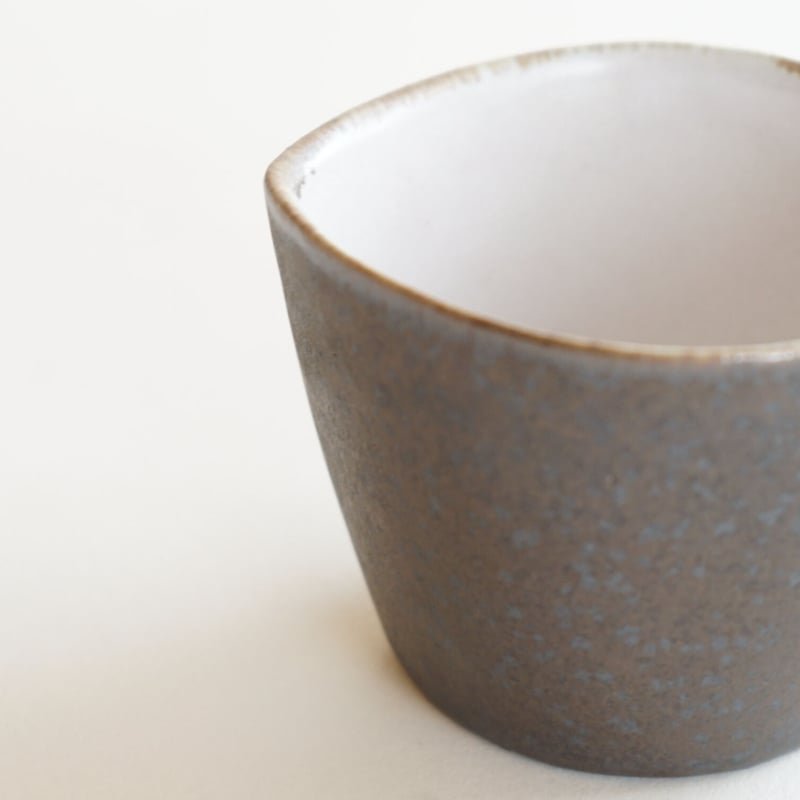 安藤雅信】 手付カップ 板（黒錆釉） | ギャルリ百草 online store