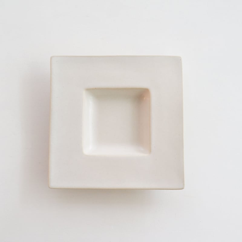 安藤雅信 リム細角皿 【安藤雅信】リム正角皿S（砂色） |