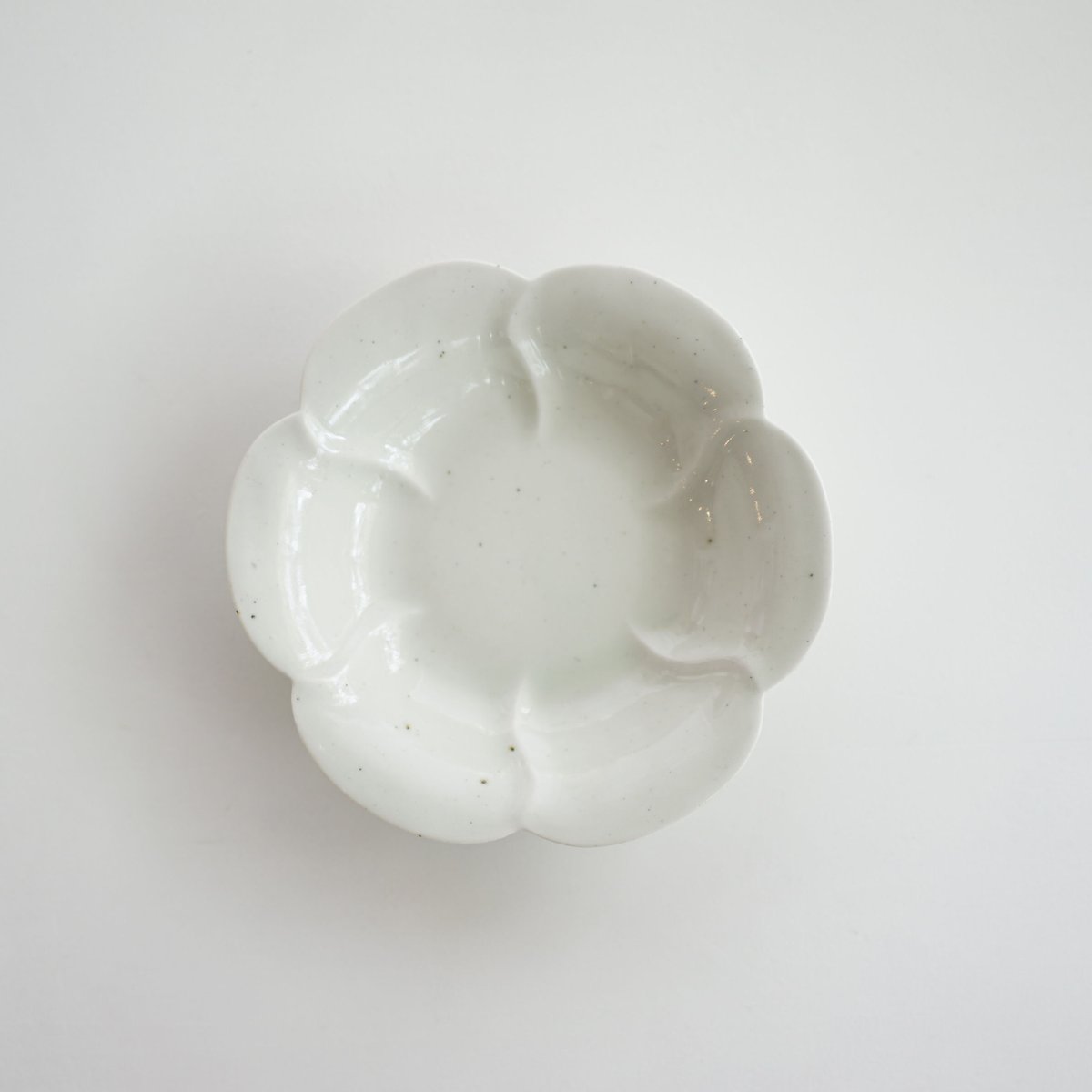 安藤雅信】ねじり花びら浅鉢 M（青白釉） | ギャルリ百草 online store