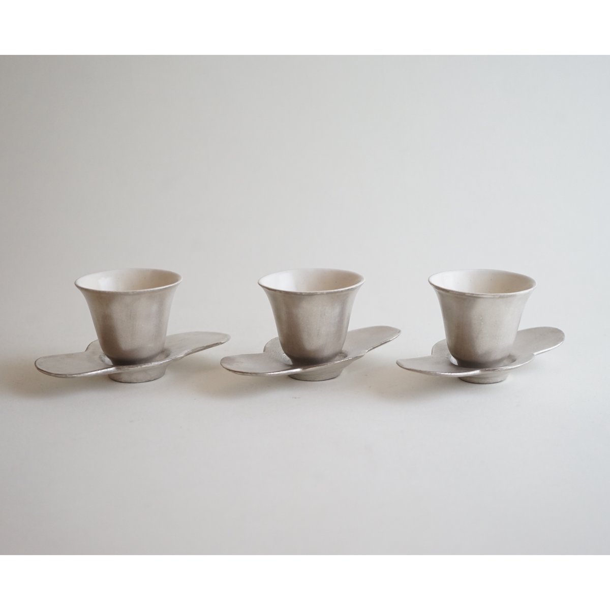 安藤雅信】外白銀彩黄磁細茶杯（白銀彩） | ギャルリ百草 online