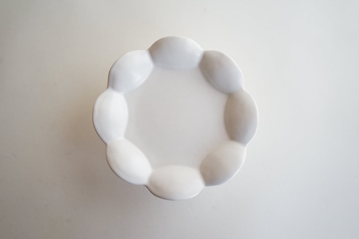 安藤雅信】オランダ輪花皿 S 高坏（乳白艶釉） | ギャルリ百草