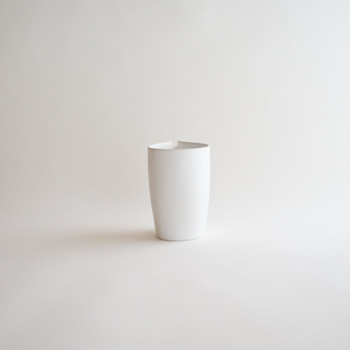 安藤雅信】細長片口 LM(白マット釉) | ギャルリ百草 online store 安藤雅信】細長片口 LM(白マット釉) | ギャルリ百草 online store