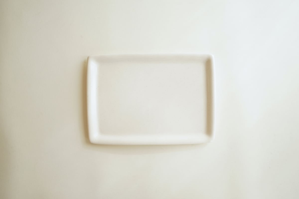 安藤雅信】渕丸長角プレートMS（乳白艶釉） | ギャルリ百草 online store