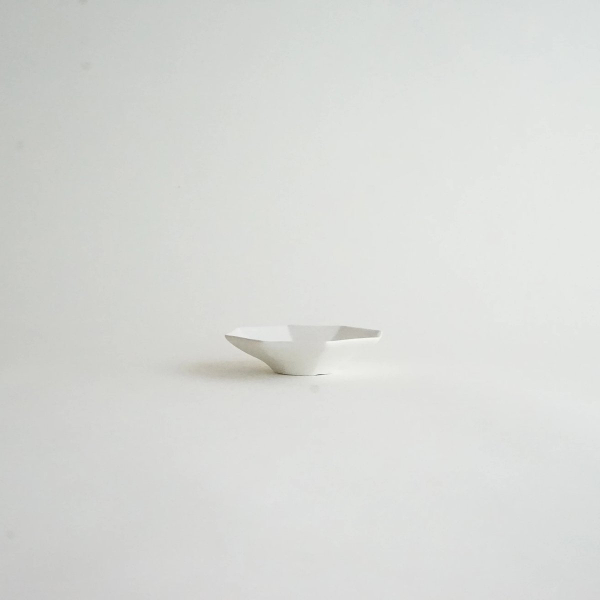 安藤雅信　オブジェ 安藤雅信】青白釉正八角高台茶托 | ギャルリ百草 online store