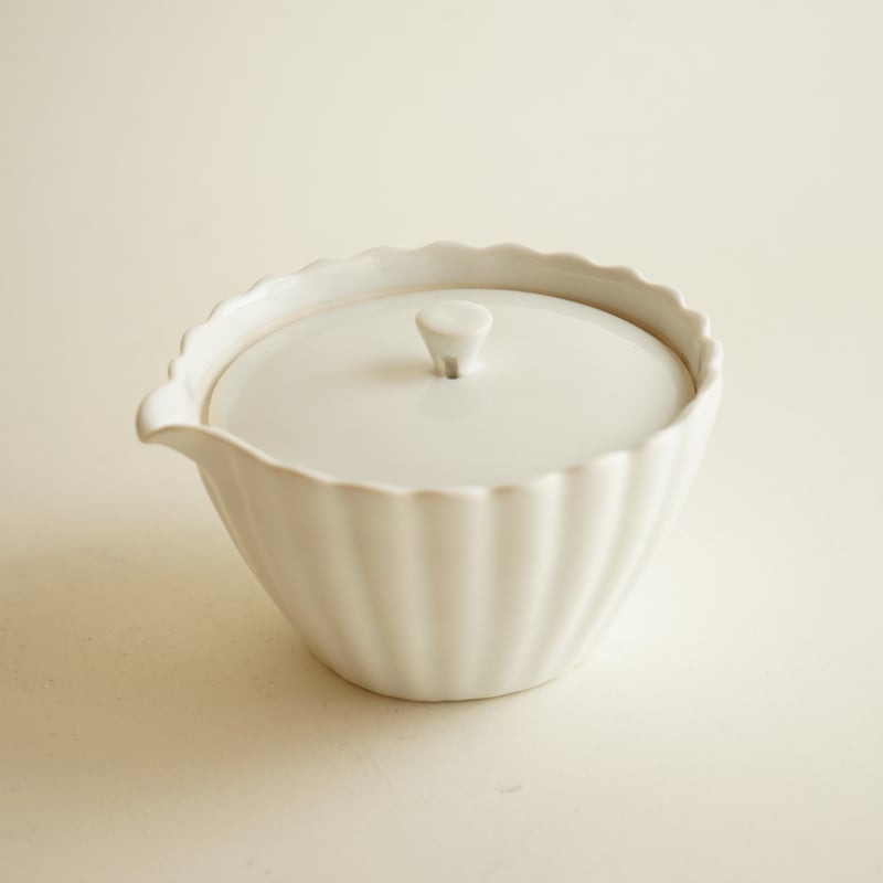 安南白磁 安藤雅信】白磁輪花宝瓶M | ギャルリ百草 online store