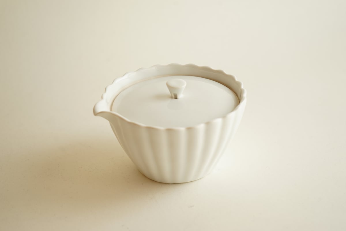 安藤雅信】白磁輪花宝瓶M | ギャルリ百草 online store