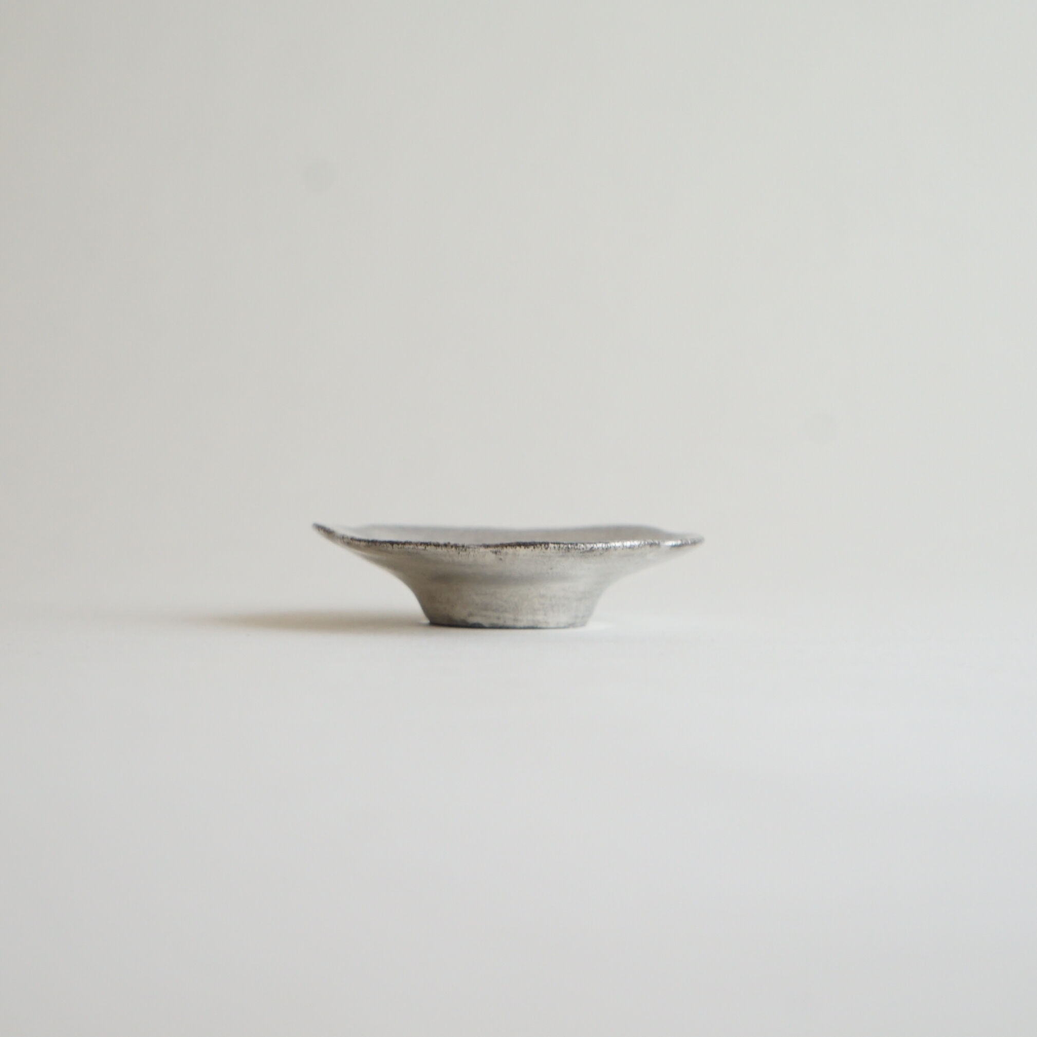 安藤雅信】黒銀彩雪型茶托 | ギャルリ百草 online store
