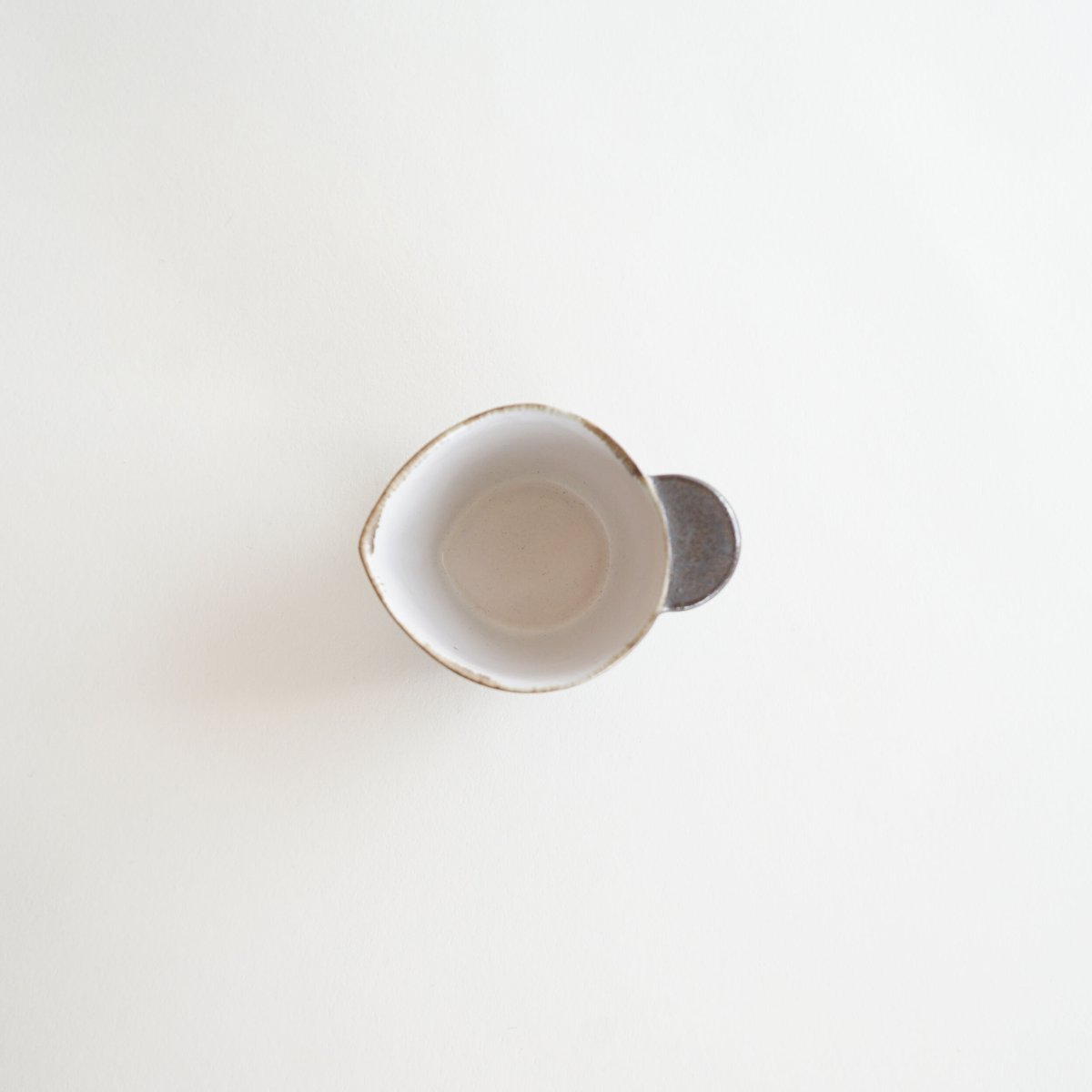 安藤雅信】 手付カップ 板（黒錆釉） | ギャルリ百草 online store
