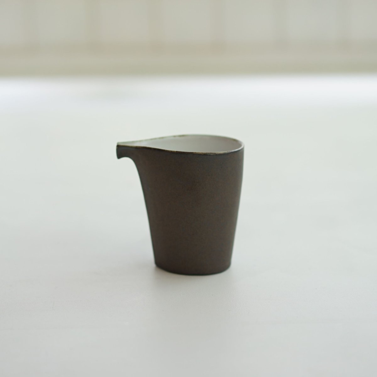 【安藤雅信】出品物② 安藤雅信】細長片口 LM 黒（黒錆釉） | ギャルリ百草 online store