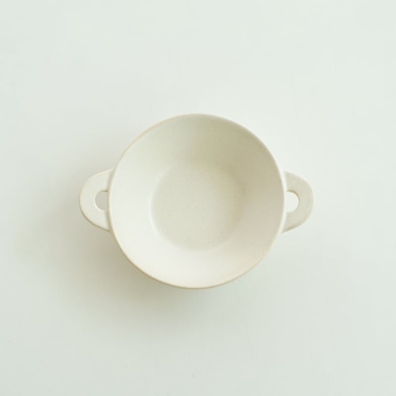 【新品未使用品】　安藤雅信　ギャルリ百草　耐熱白釉手付ボウル　透かし　耐熱皿 安藤雅信】耐熱白釉手付ボウル M | ギャルリ百草 online store