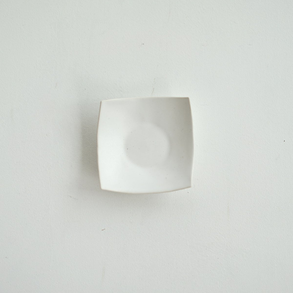 安藤雅信】正角茶托(白マット釉) | ギャルリ百草 online store 安藤雅信】正角茶托(白マット釉) | ギャルリ百草 online store