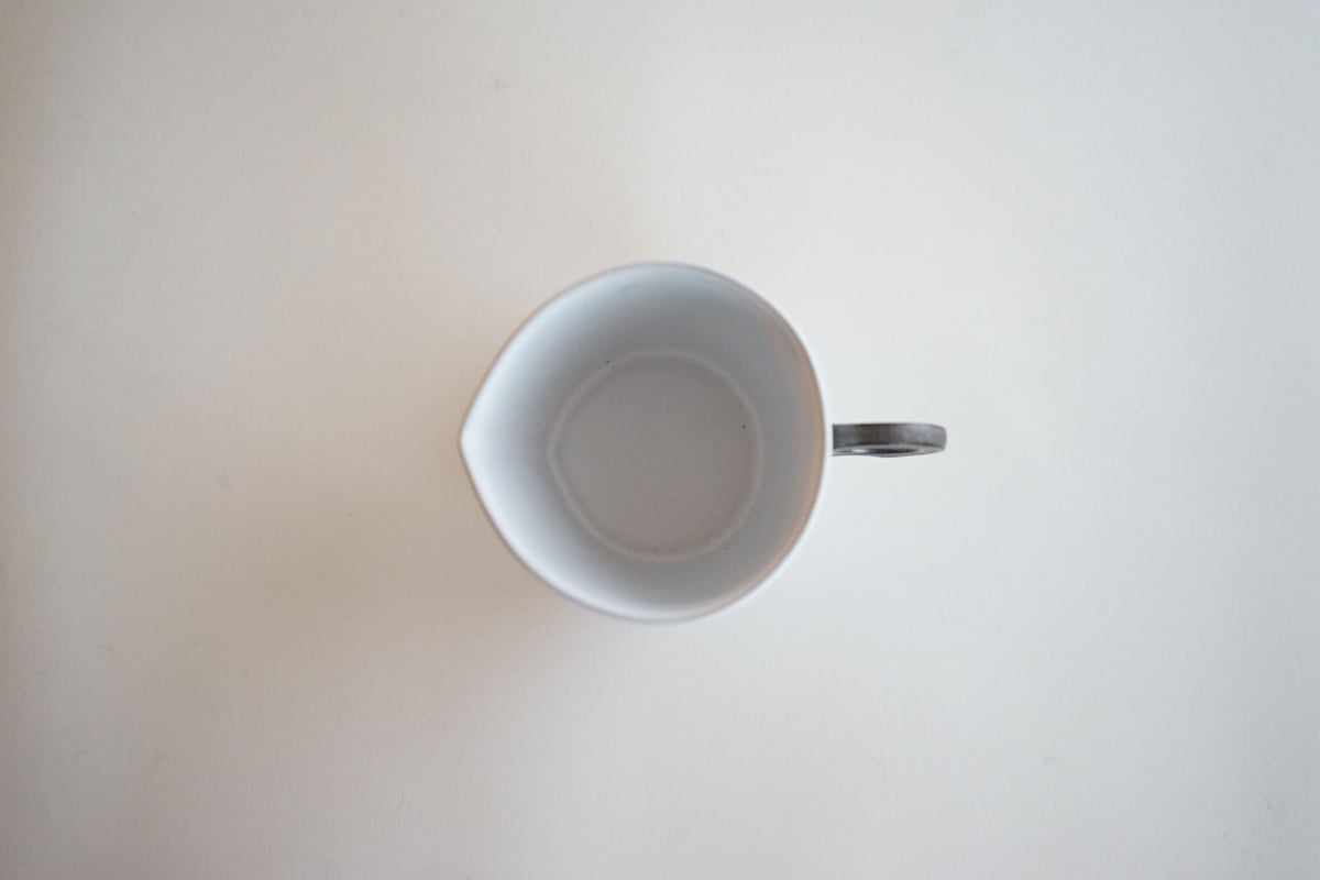 安藤雅信】カフェオーレ パンダ（白糖釉/黒錆釉） | ギャルリ百草