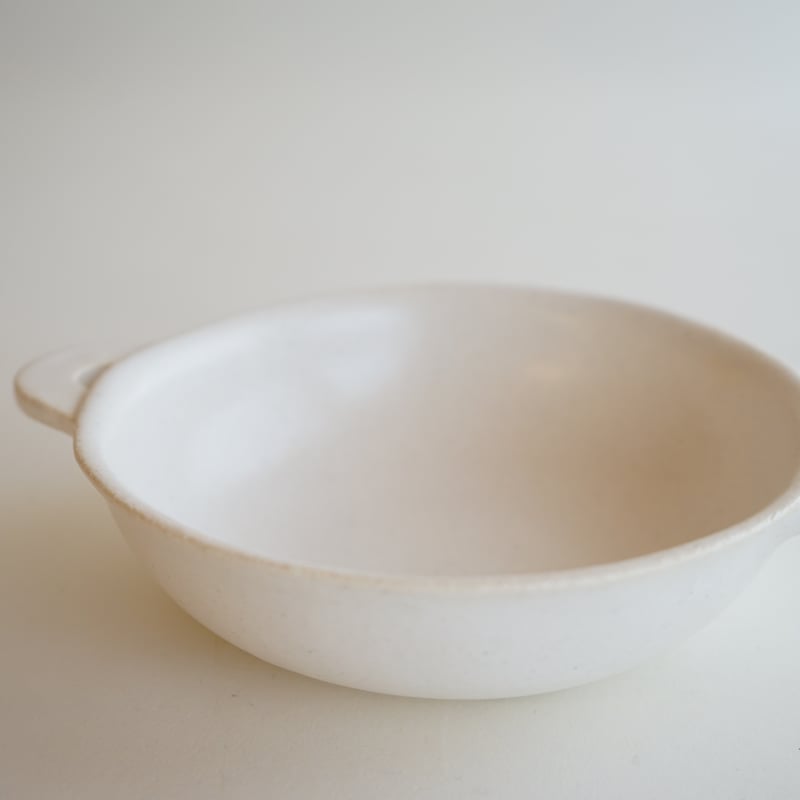 【新品未使用品】　安藤雅信　ギャルリ百草　耐熱白釉手付ボウル　透かし　耐熱皿 安藤雅信】耐熱白釉手付スープ M（耐熱白釉） | ギャルリ百草 online store