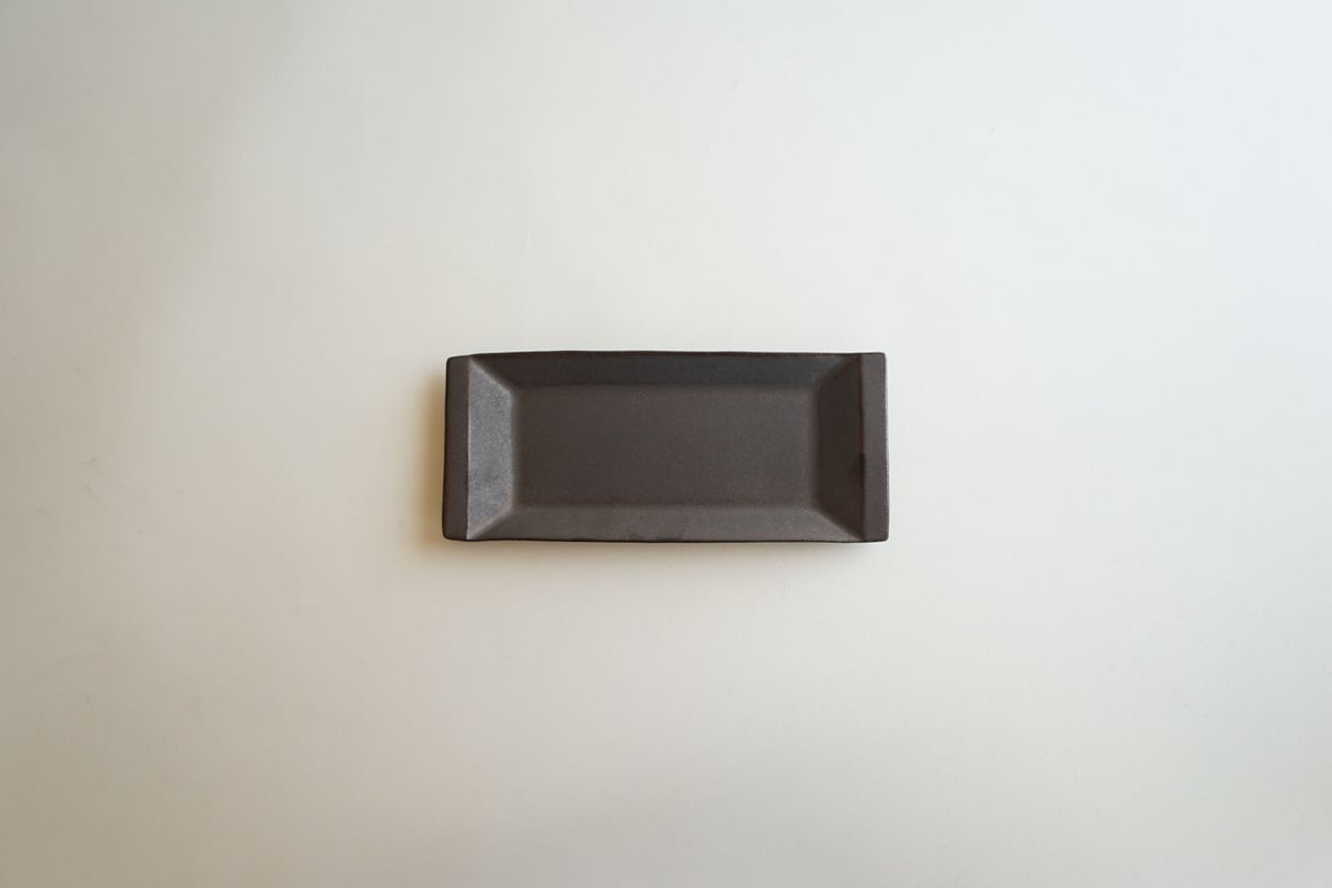 安藤雅信】黒長角皿 S（黒錆釉） | ギャルリ百草 online store