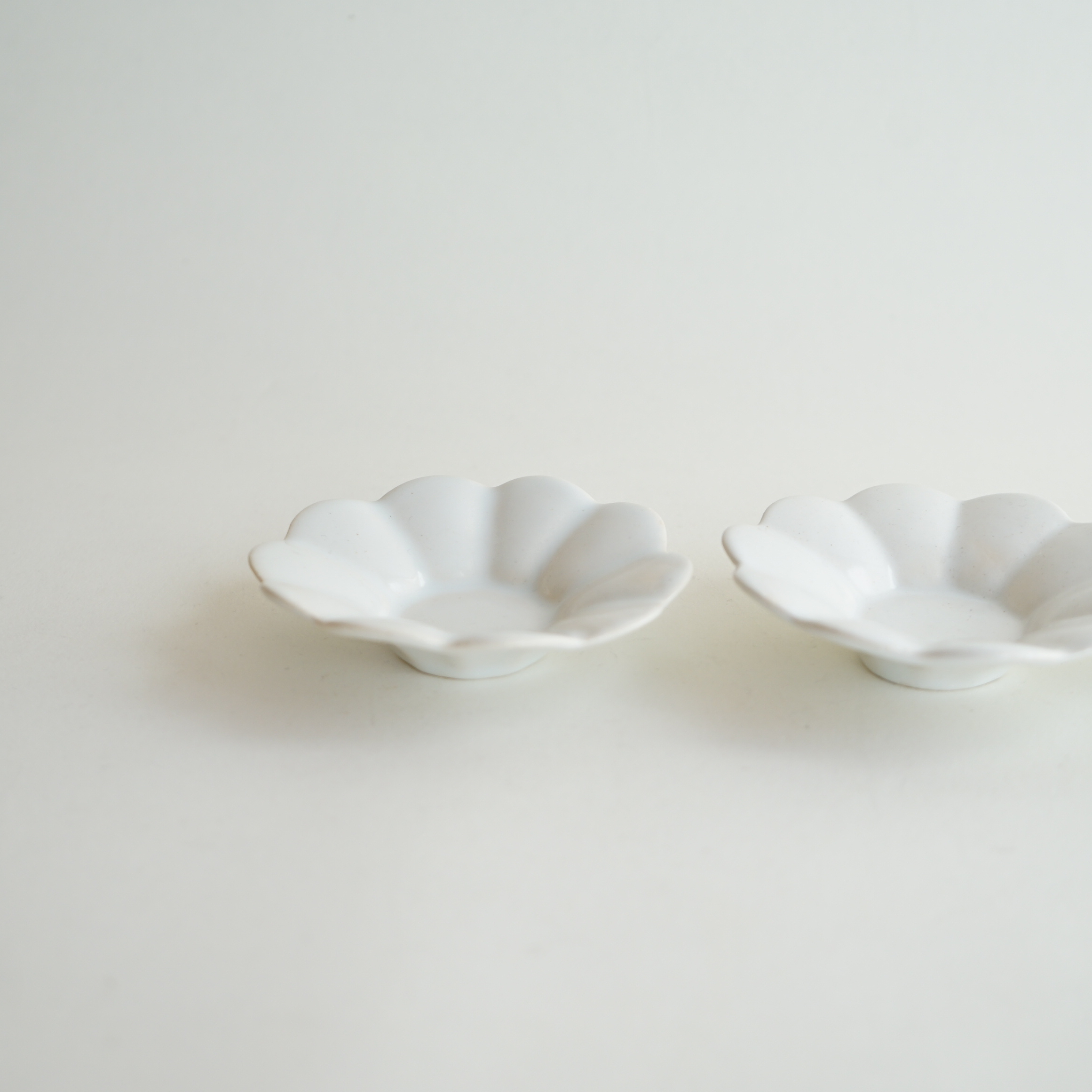 安藤雅信】 青白釉十弁茶托 | ギャルリ百草 online store