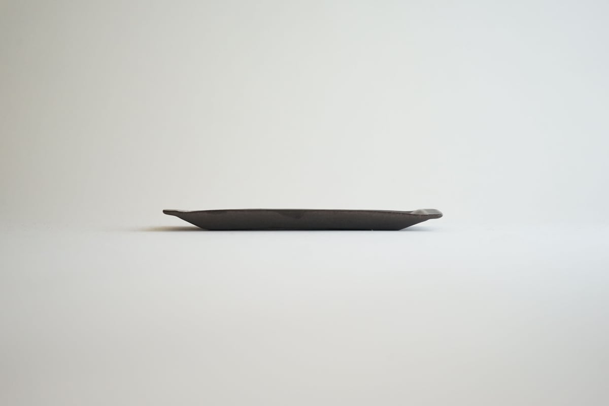 安藤雅信】黒長角皿 S（黒錆釉） | ギャルリ百草 online store
