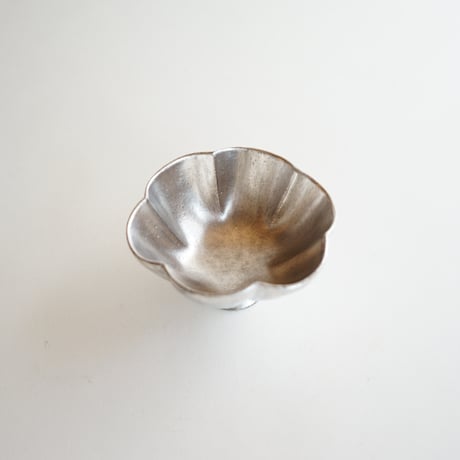 【安藤雅信】銀彩ピューター高台輪花鉢  M