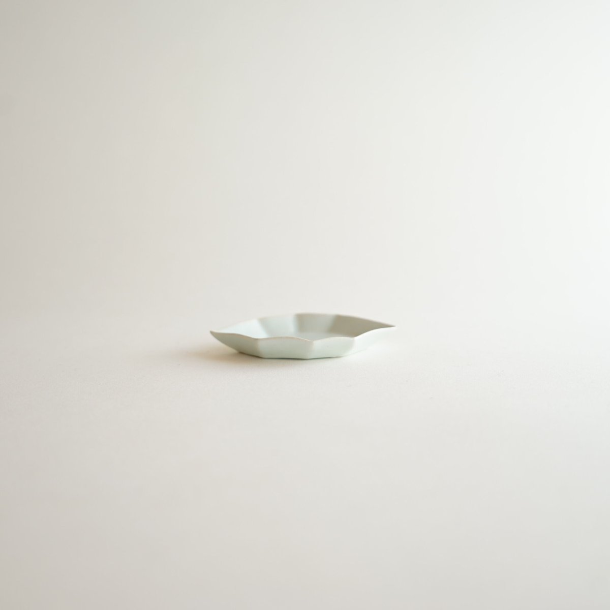 安藤雅信】白藍釉八角茶托 鋭 | ギャルリ百草 online store