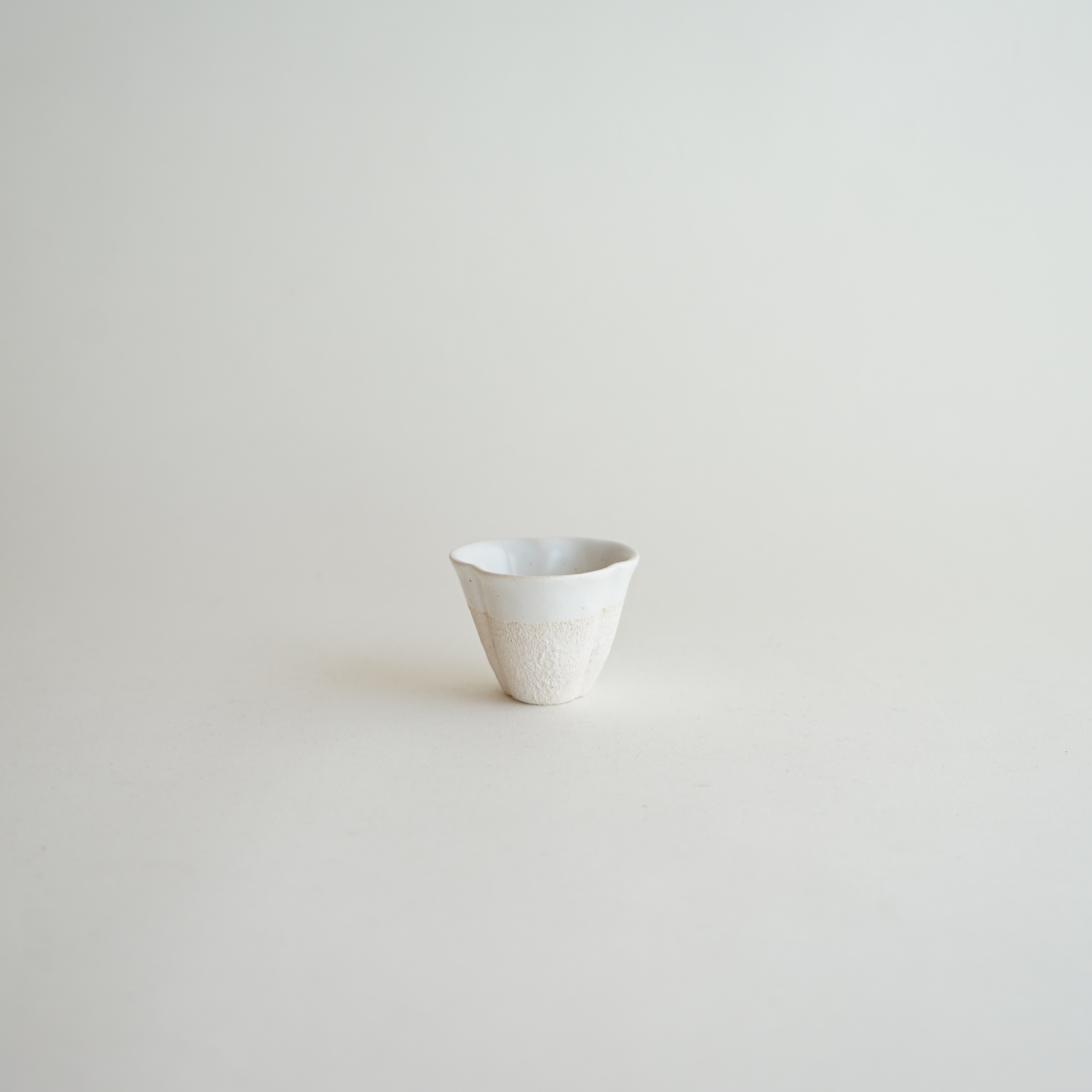 安藤雅信】泥釉三弁茶杯 | ギャルリ百草 online store