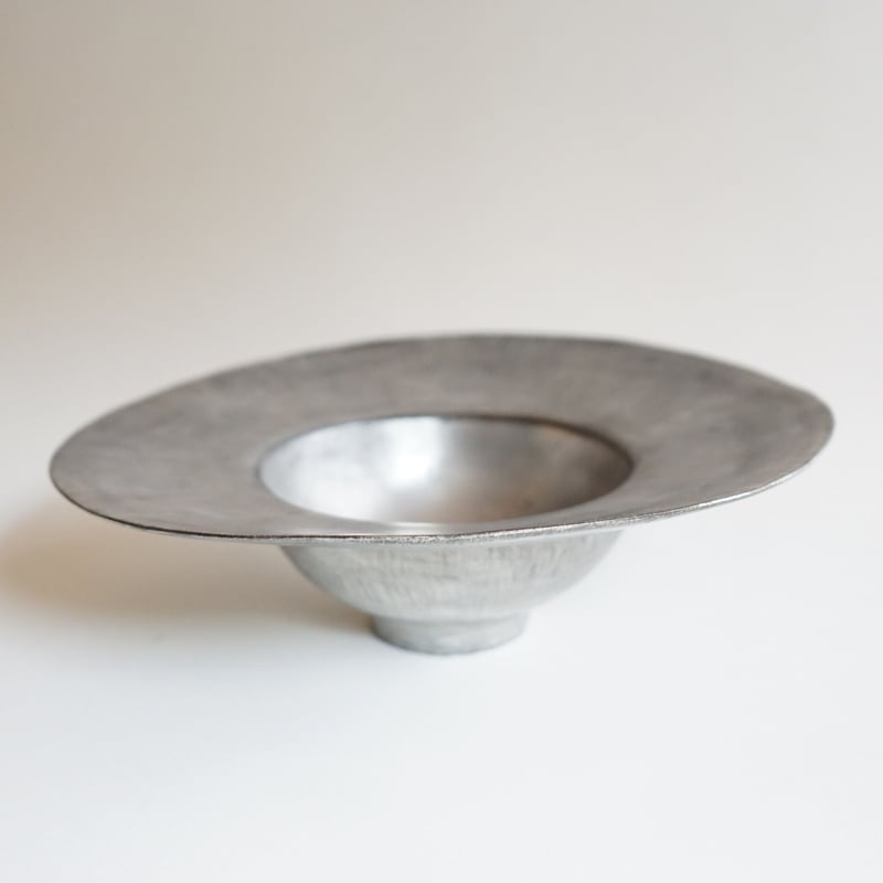 安藤雅信】銀彩ピューターイタリアリム丸深皿 M（黒銀彩） | ギャルリ