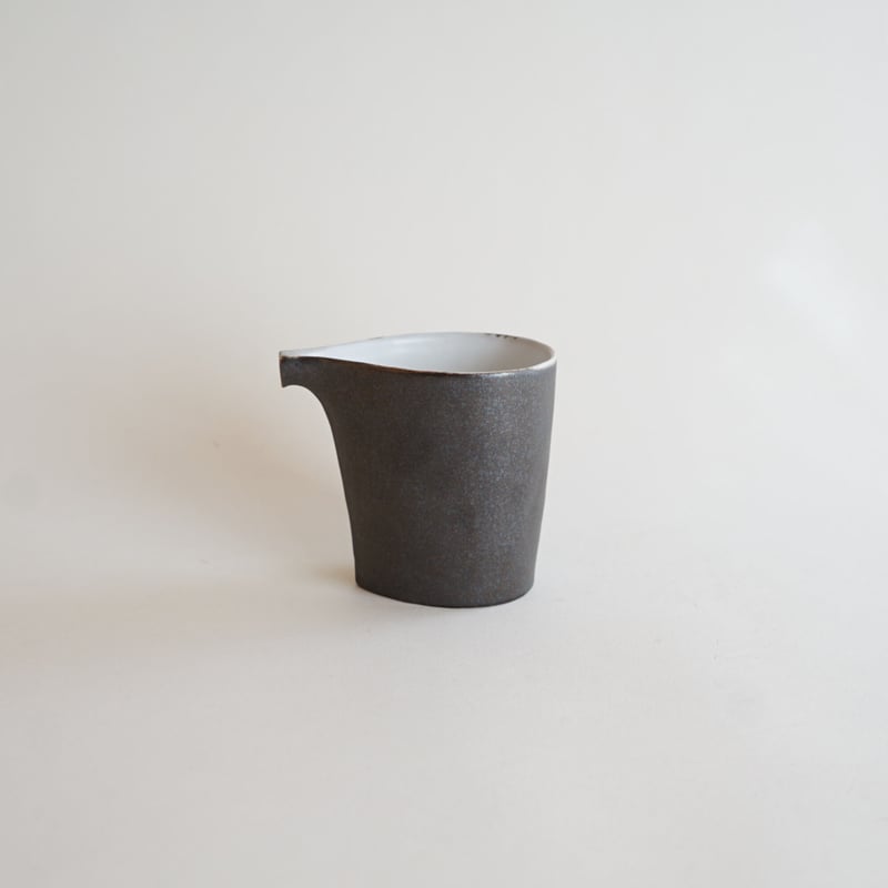 安藤雅信】細長片口 M 黒（黒錆釉） | ギャルリ百草 online store