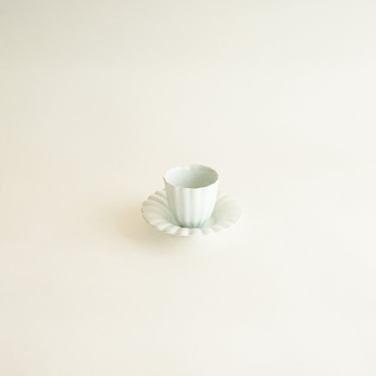 安藤雅信】白藍釉細輪花茶杯 | ギャルリ百草 online store