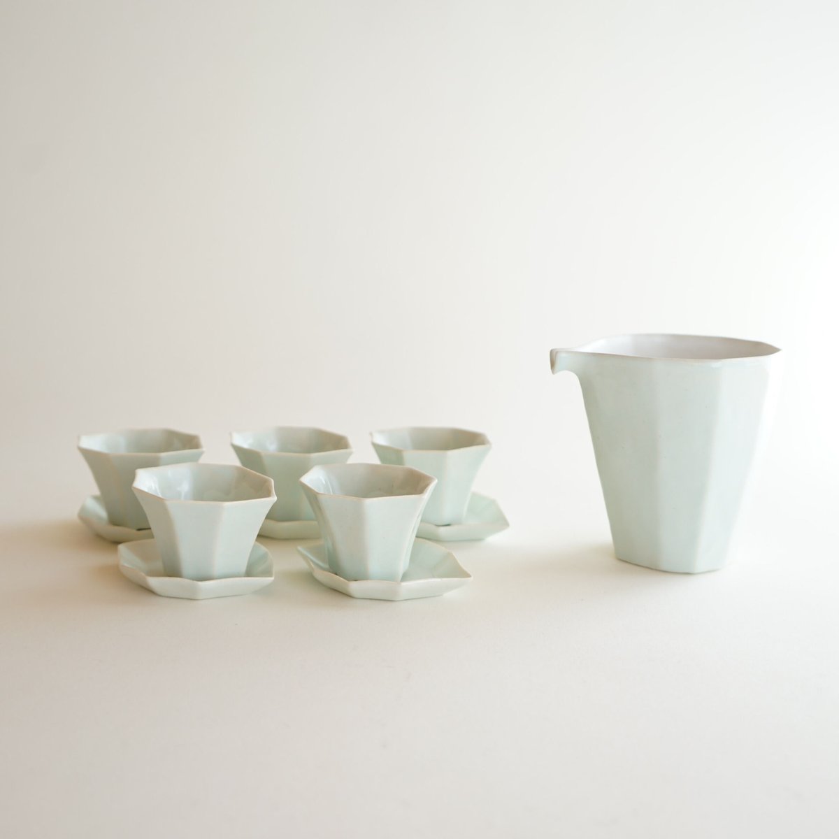 【ぷくぷく様リクエスト】560 美しい藍釉小杯 茶器 3点 他おまとめにて 楽天市場】【愛着を感じる・儒士】透かし彫り蛍手 盃 湯飲み