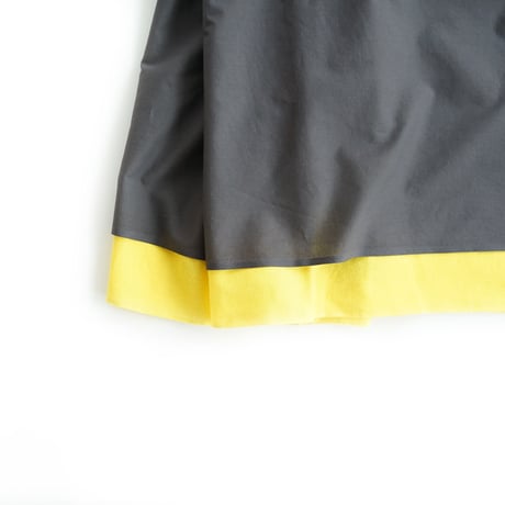 【安藤明子】裾なめらかサロン　オフホワイト/墨黒